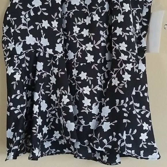 1.State Romantic Vines Floral Print Sleeveless Top - Picture 11 of 15